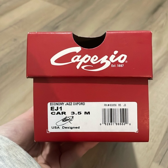 Kids Capezio tan lace up jazz shoes - Picture 4 of 5